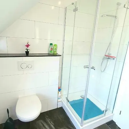 Frankes Sleep Apartment, 6 Einzelbetten * Velbert