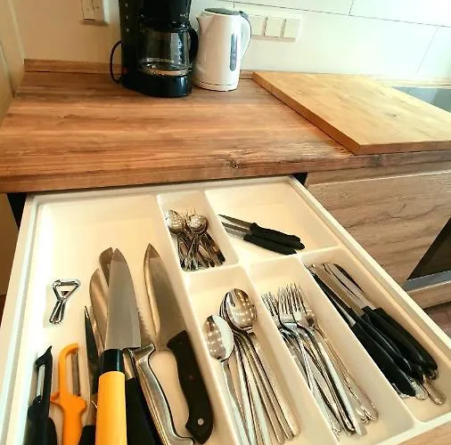 Frankes Sleep Apartment, 6 Einzelbetten Фельберт